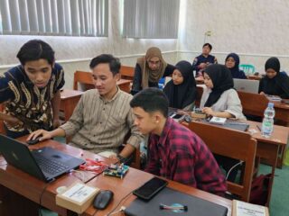 Tingkatkan Kualitas Udara dalam Kelas UM Buat Pelatihan Teknologi Internet of Things (IoT) dengan MAN 1 Kota Malang
